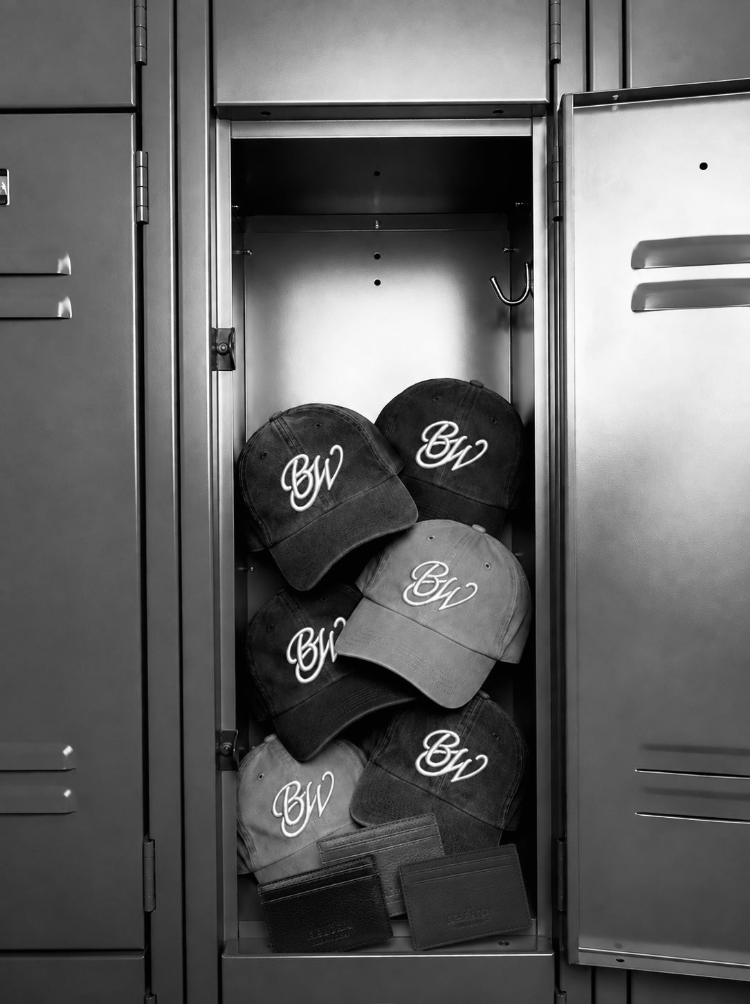 CARDHOLDERS & CAPS